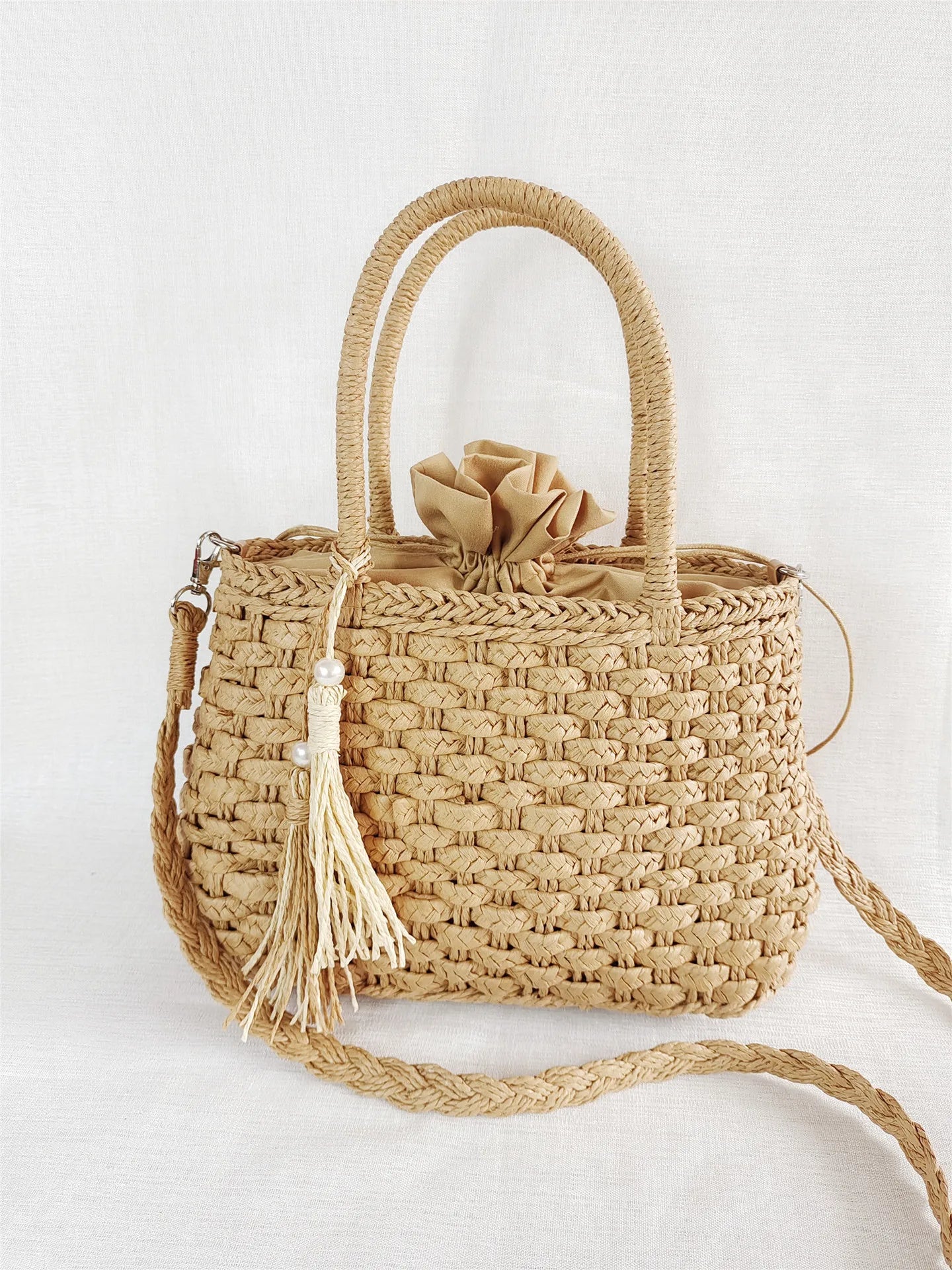 Straw tassel bucket tote bag