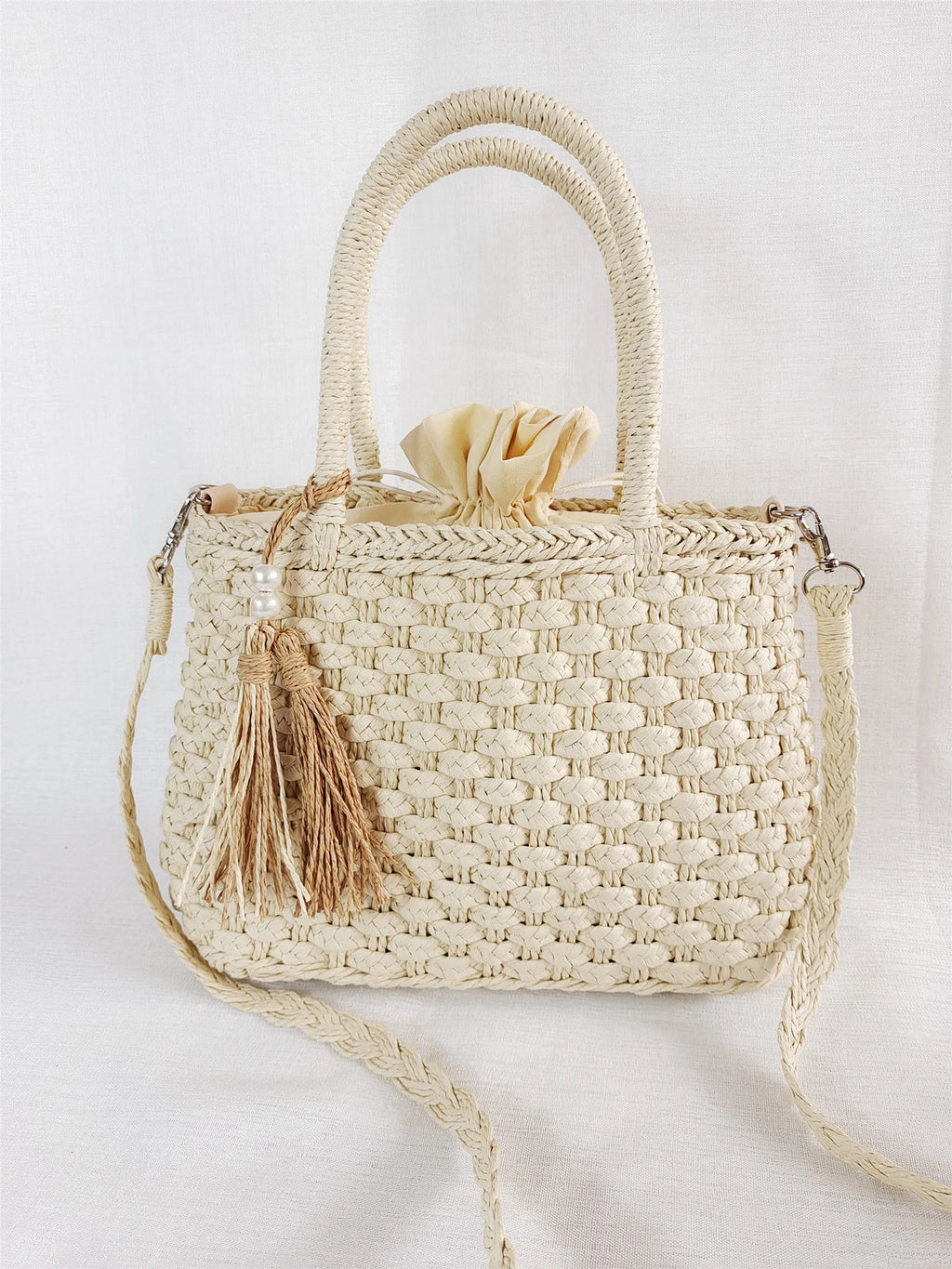 Straw tassel bucket tote bag