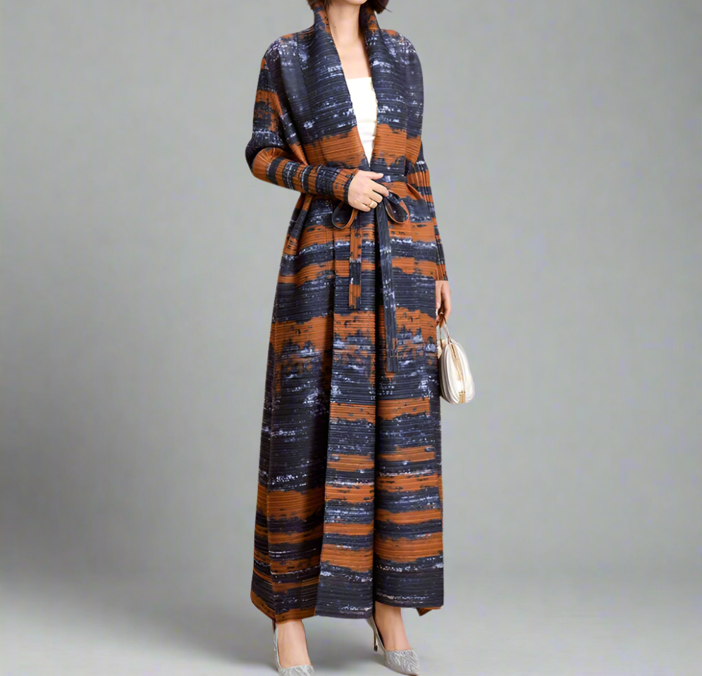 عباية مفتوحة مع تفاصيل تطريز