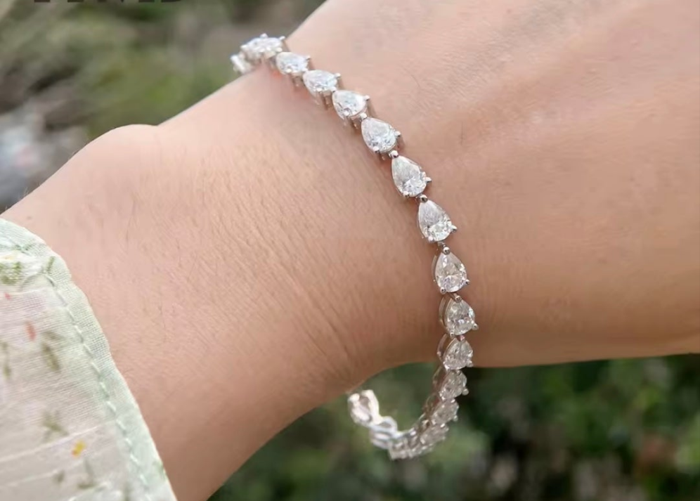 Moissanite chain & link bracelet