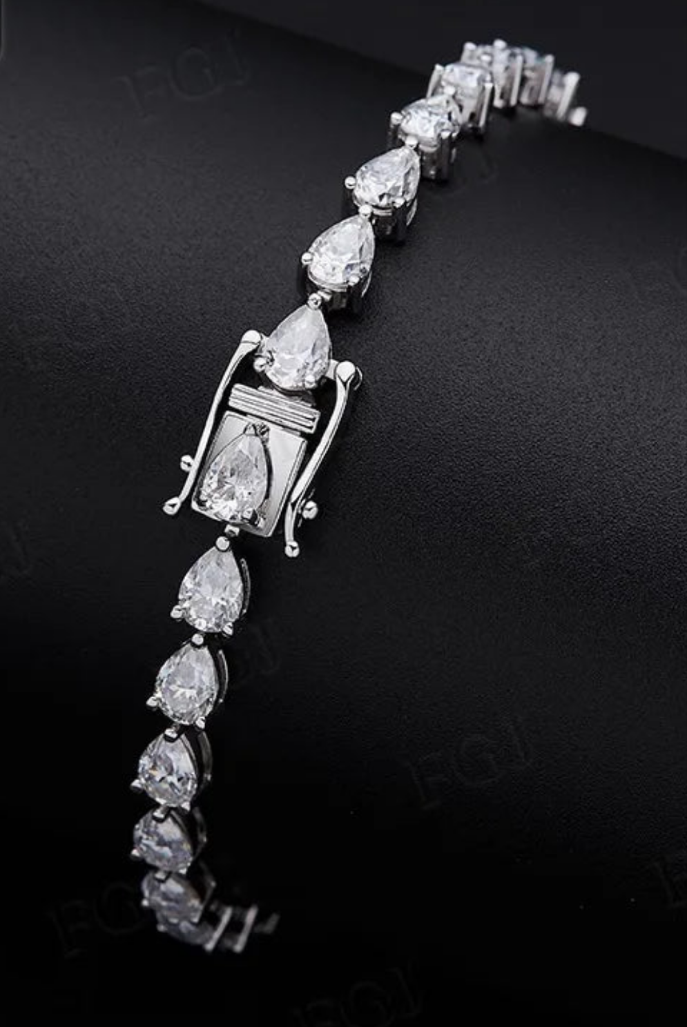 Moissanite chain & link bracelet