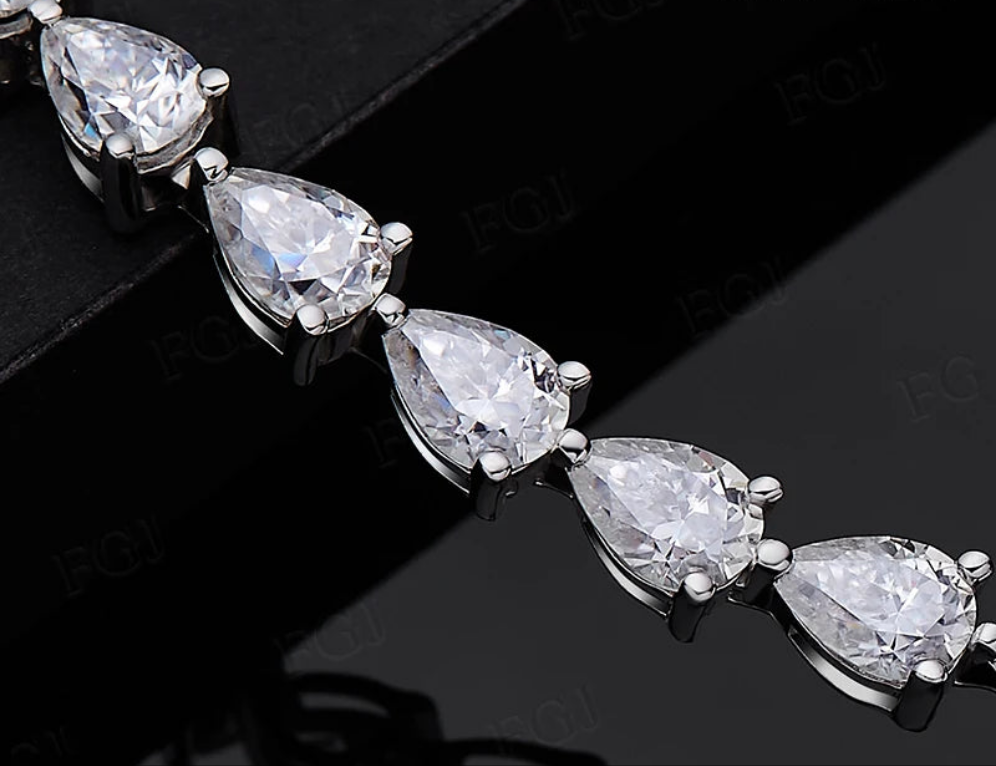 Moissanite chain & link bracelet