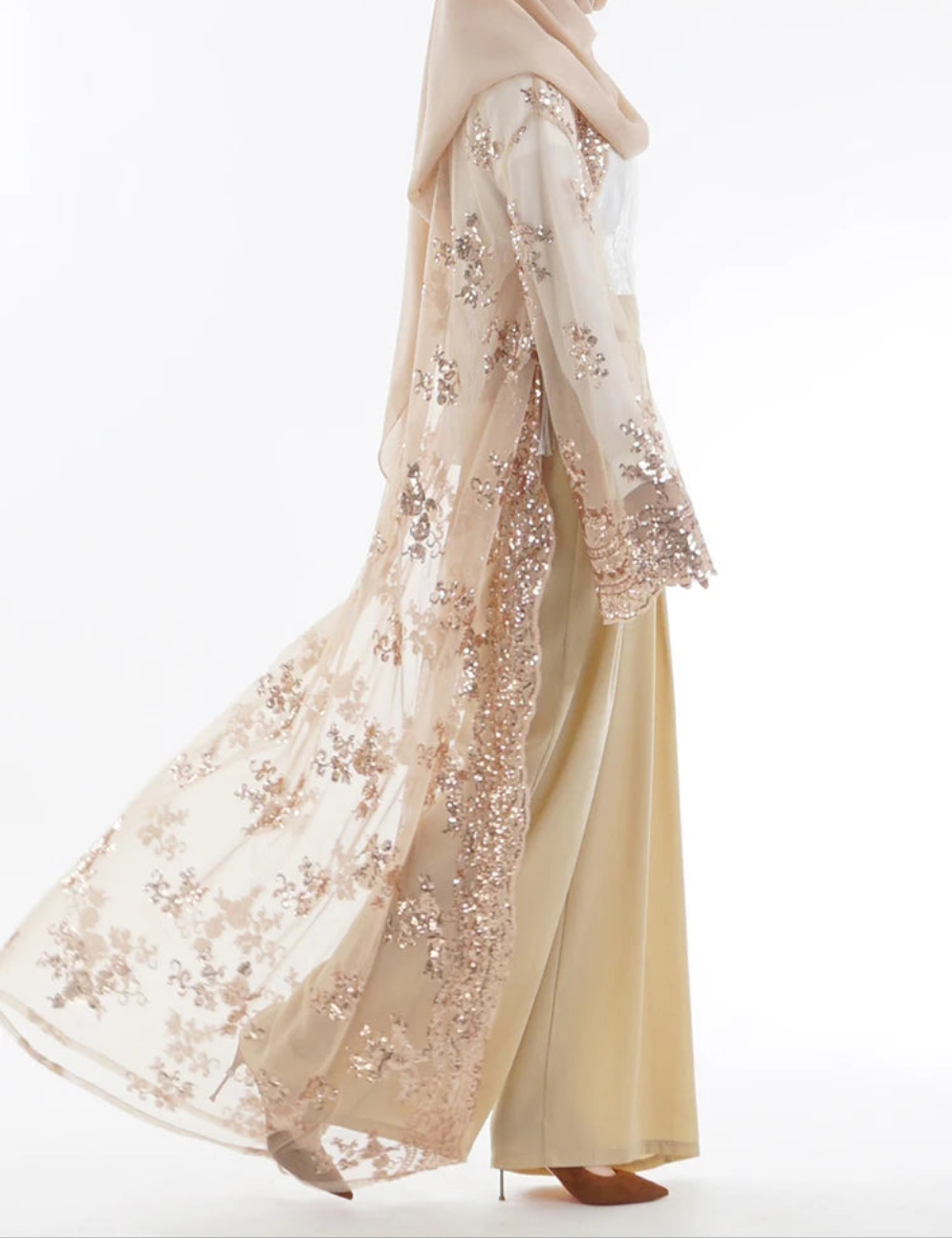 عباية مفتوحة بتفاصيل الترتر