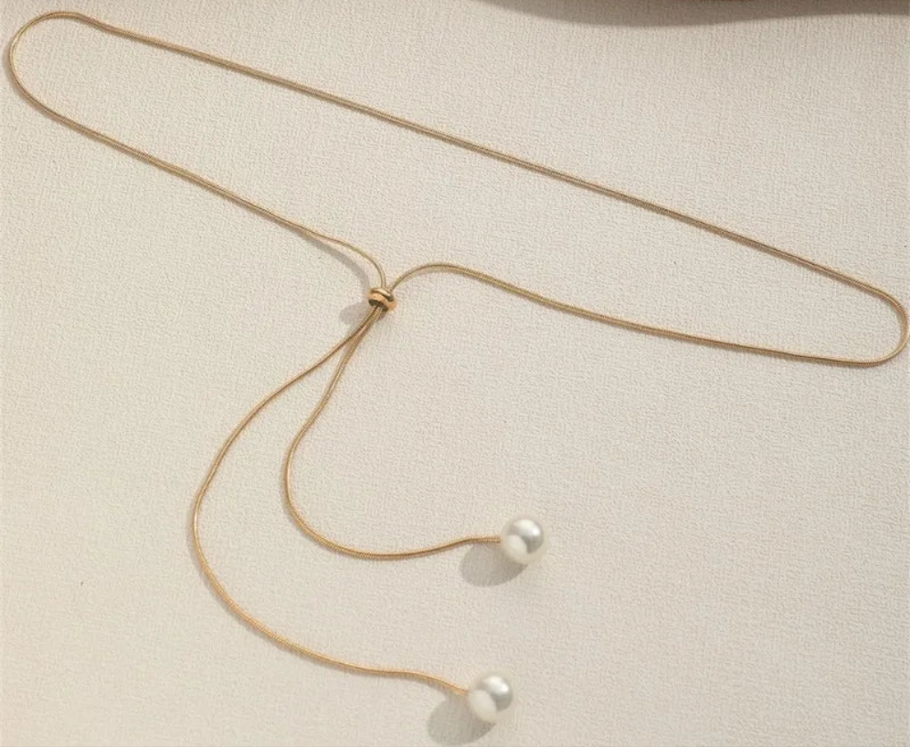Long pearl pendant necklace