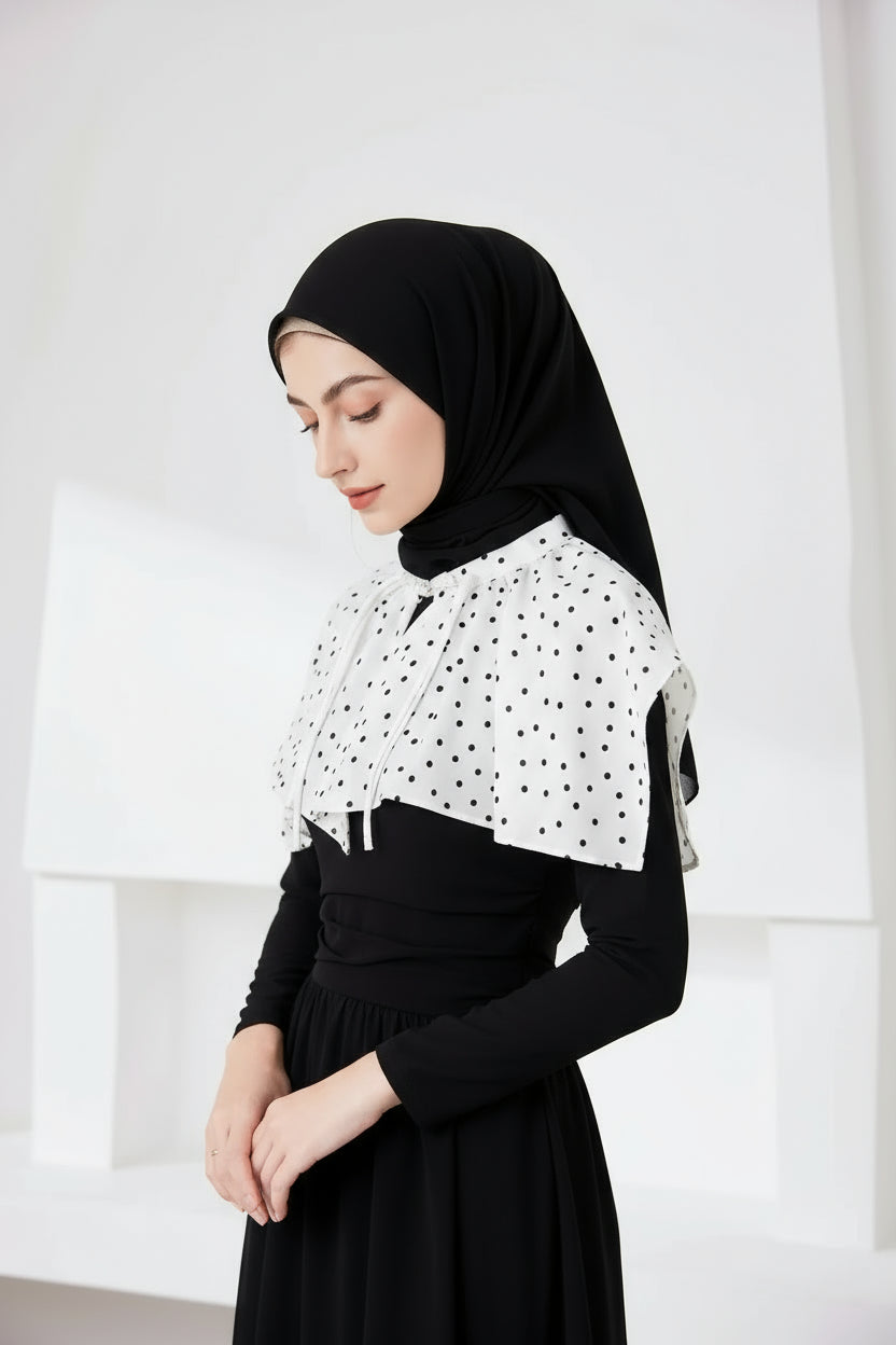 Classic polka dot collar