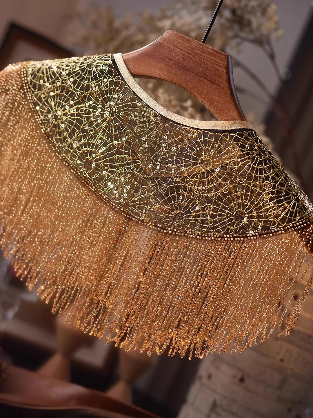 Solid decorative tassel collar