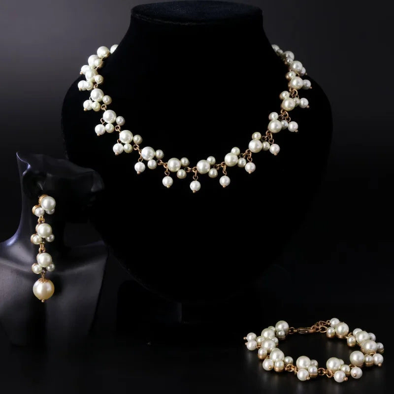 Elegant pearl jewelry – Necklace, bracelet & earrings