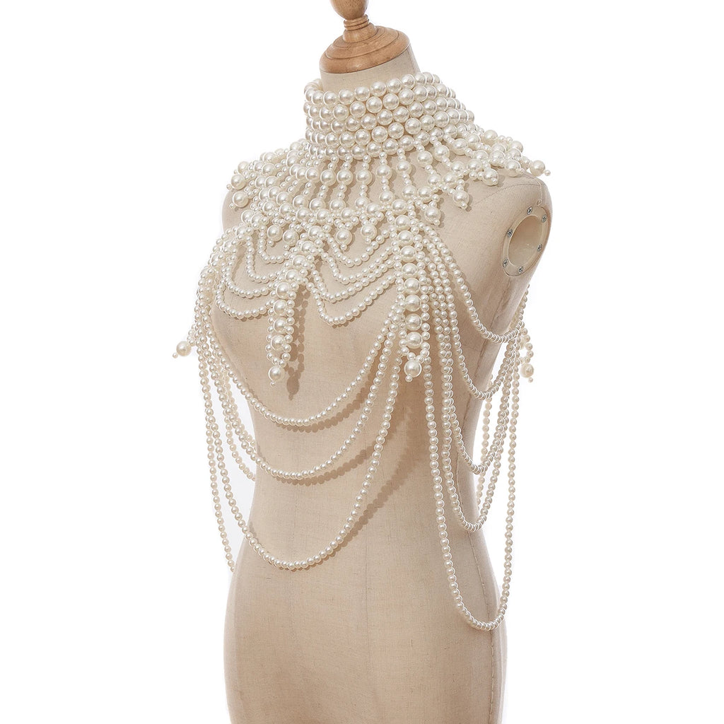Dramatic pearl collar