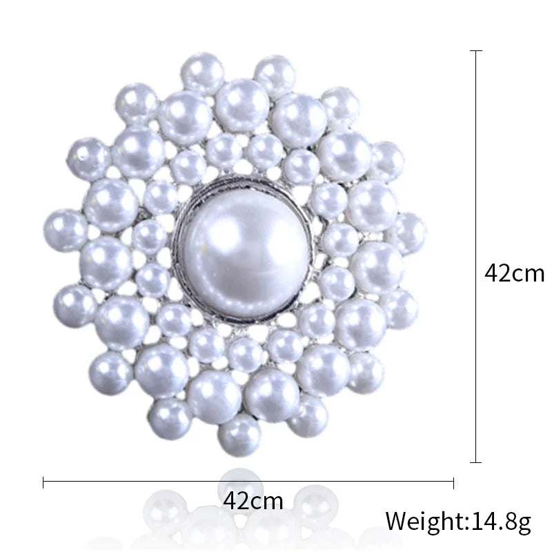 Stylish pearl brooches