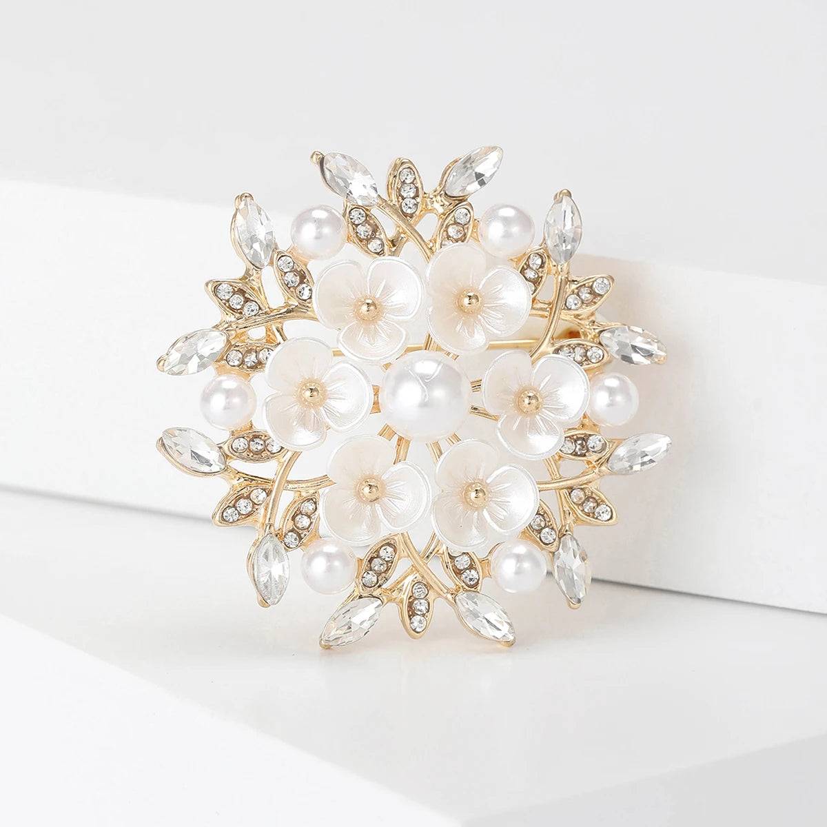 Pearl flower brooch