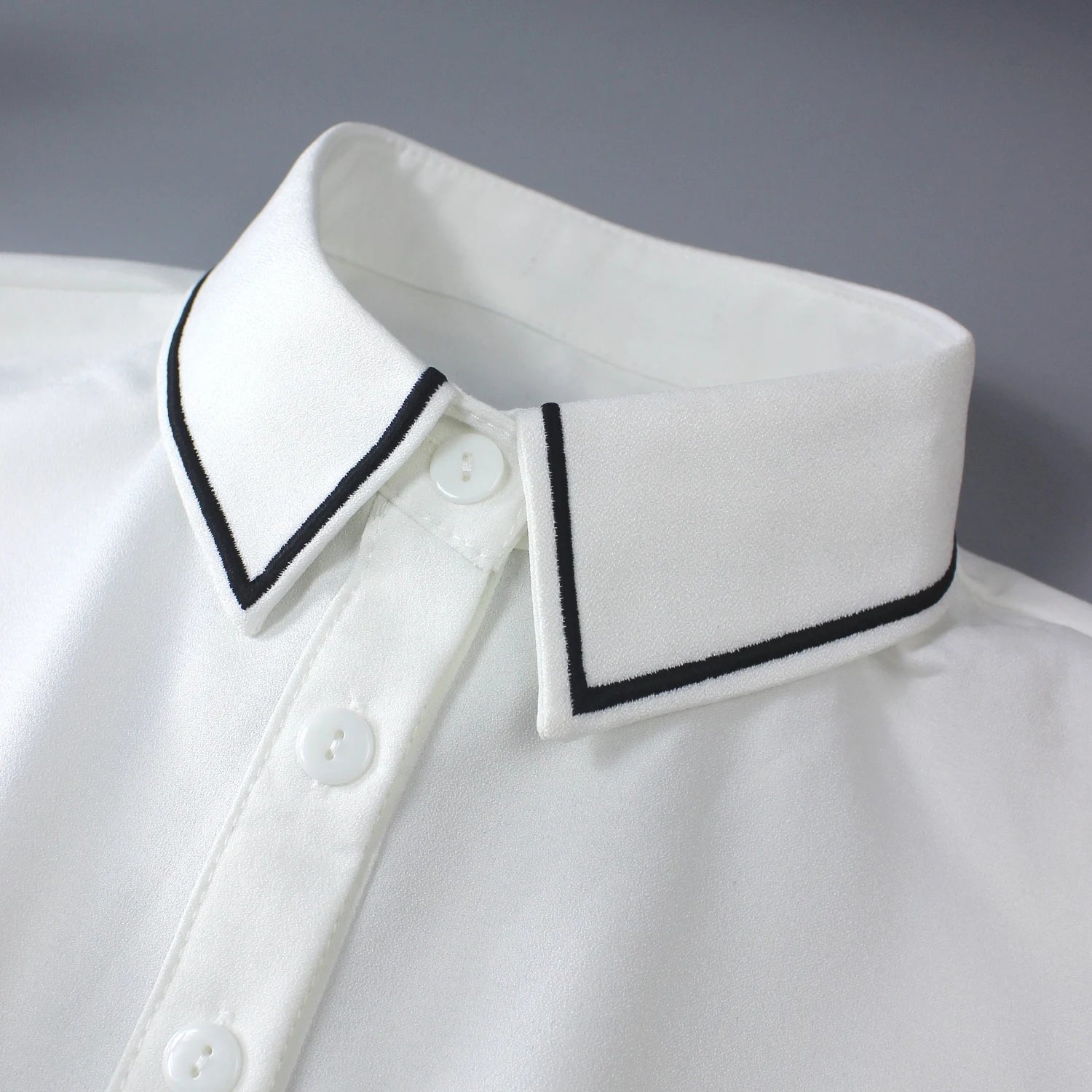 Decorative detachable collars