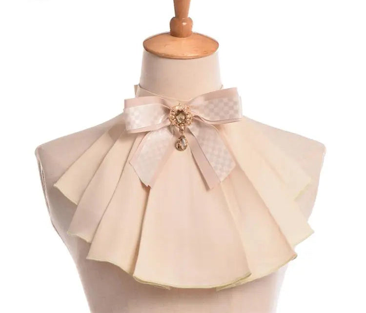 Elegant classic cravat collar