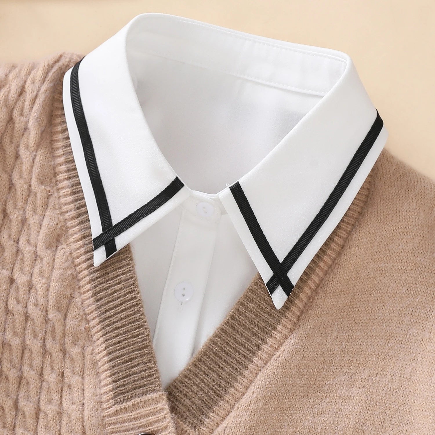 Decorative detachable collars