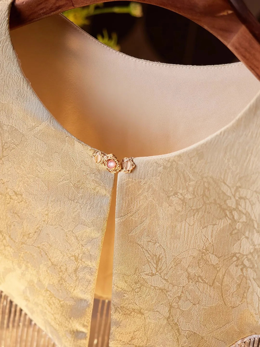 Solid Jacquard collar