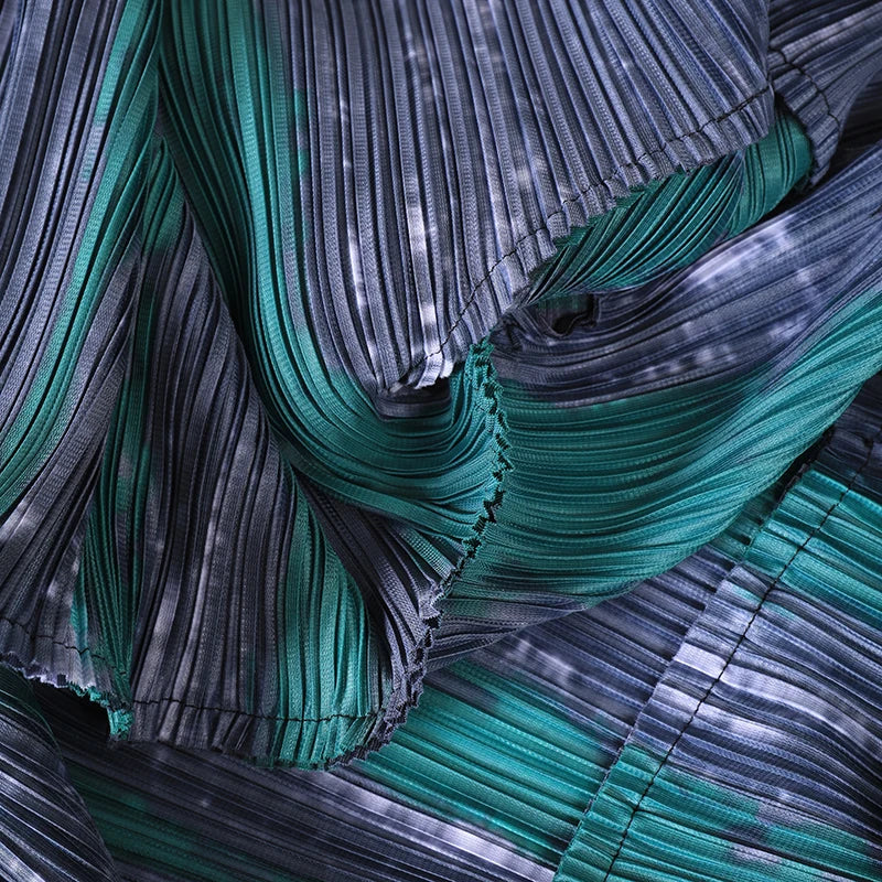 عباية مفتوحة مع تفاصيل تطريز