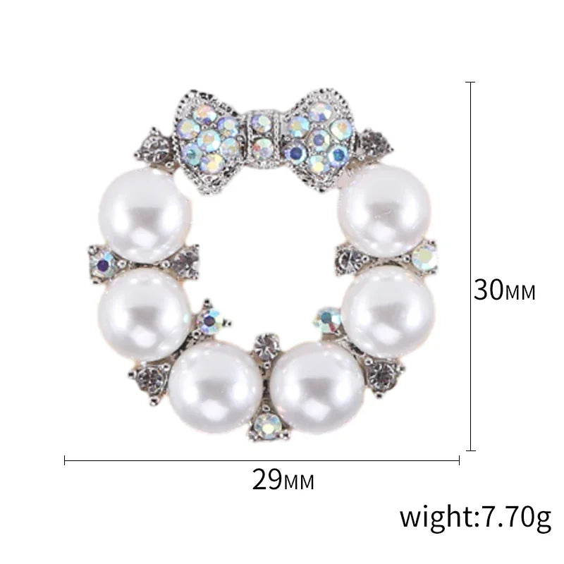 Stylish pearl brooches