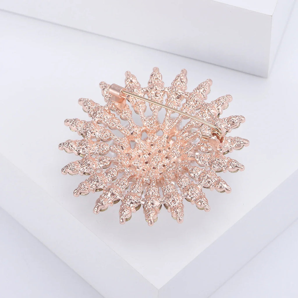 Stylish pearl brooches