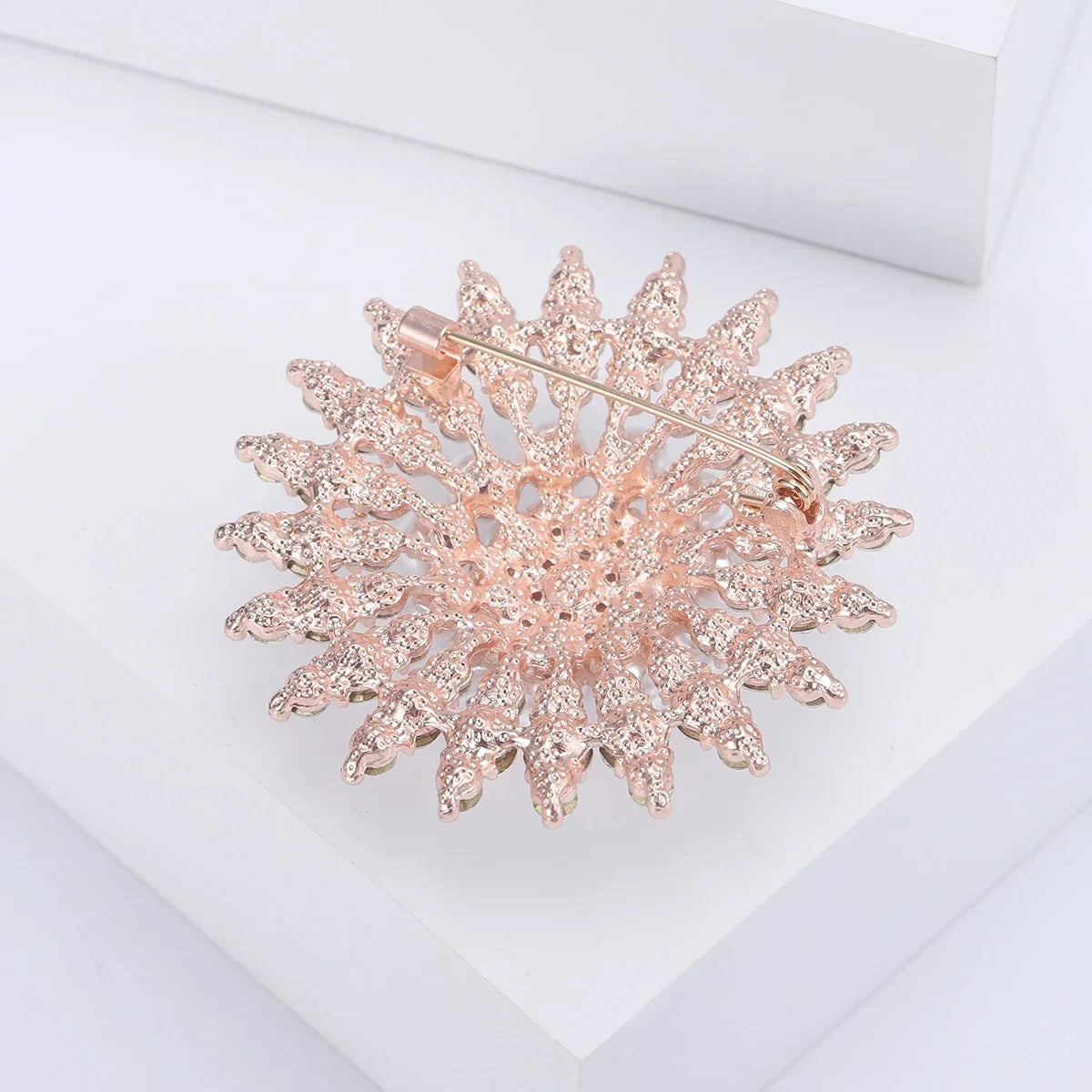 Stylish pearl brooches