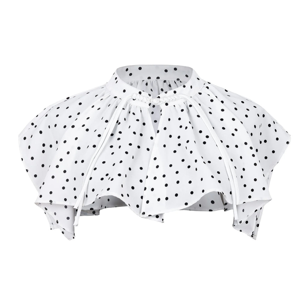 Classic polka dot collar