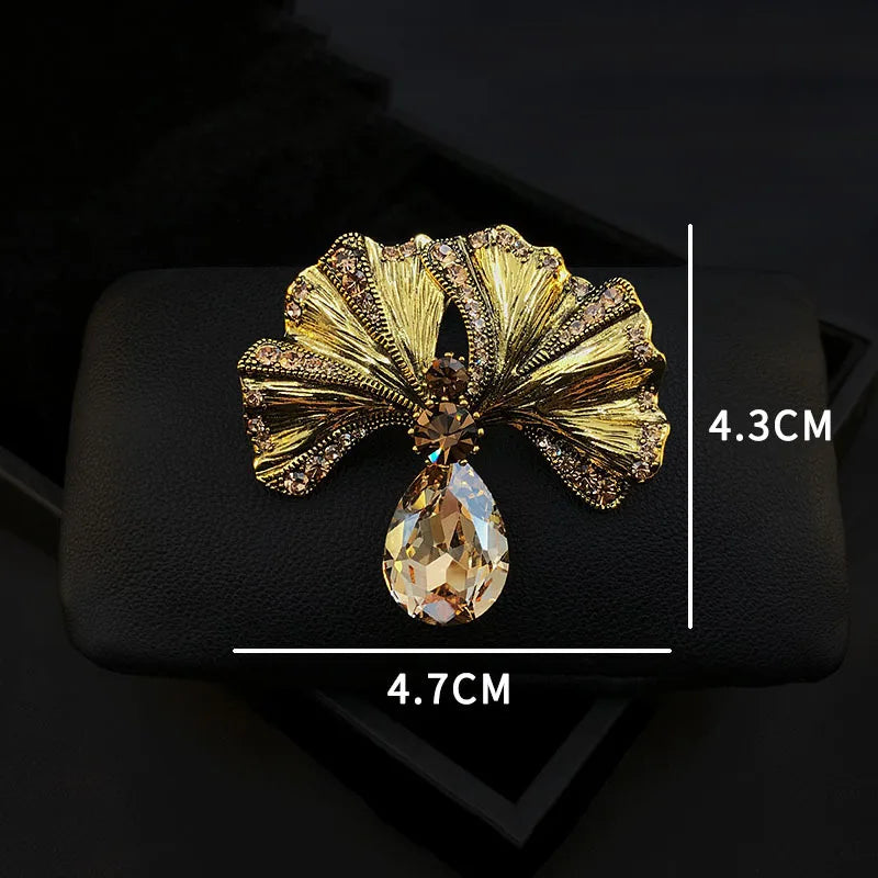 Elegant bowknot brooch