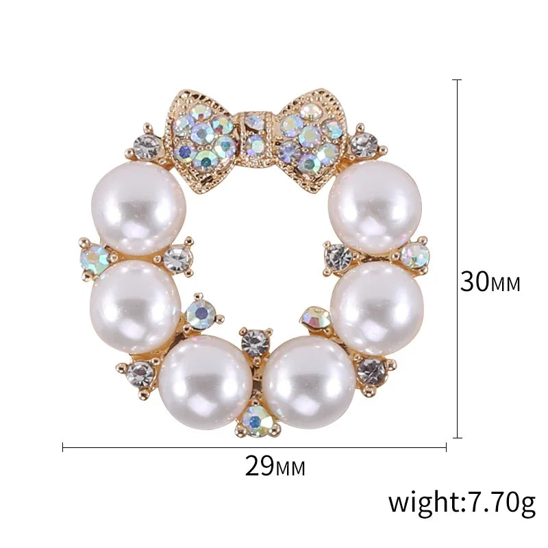 Stylish pearl brooches