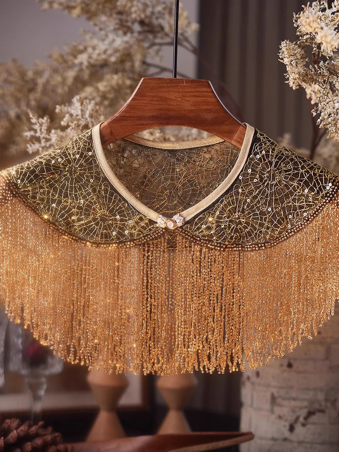 Solid decorative tassel collar