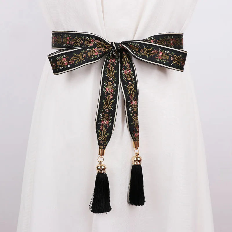 Eye-catching tassel belt