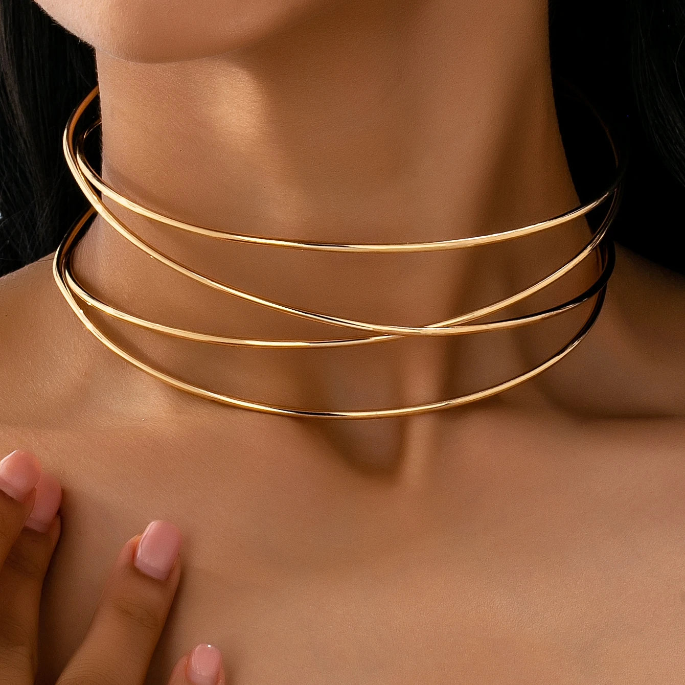 Modern hard metal neckpiece