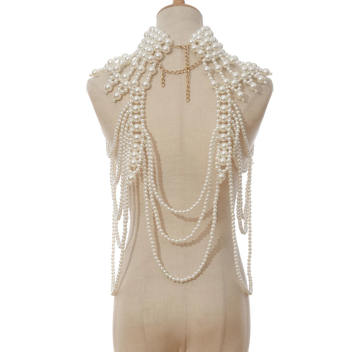 Dramatic pearl collar