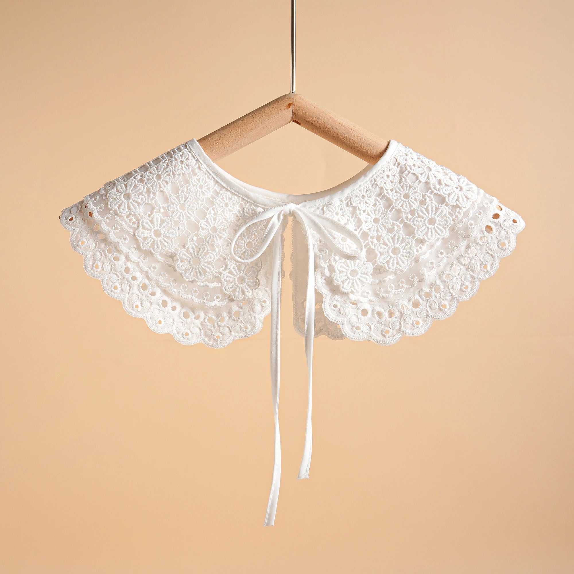 Embroidered floral detachable collar