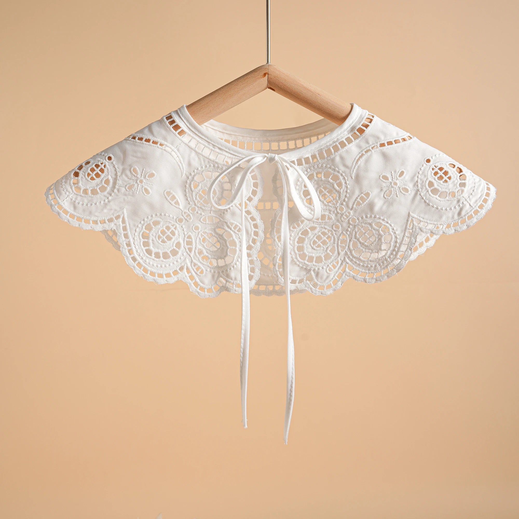 Embroidered floral detachable collar