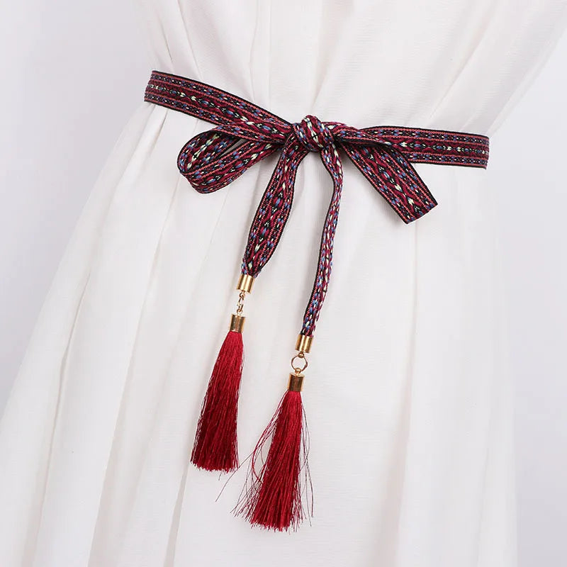 Eye-catching tassel belt