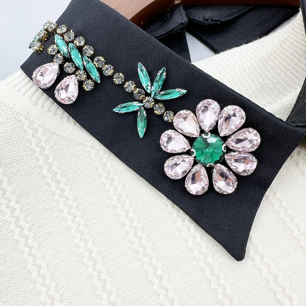 Decorative detachable collar