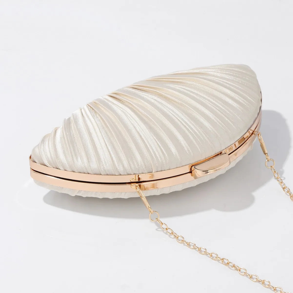 Shell-shaped metallic clutch