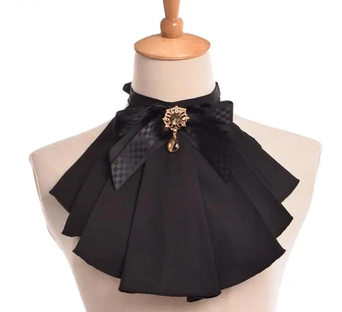 Elegant classic cravat collar
