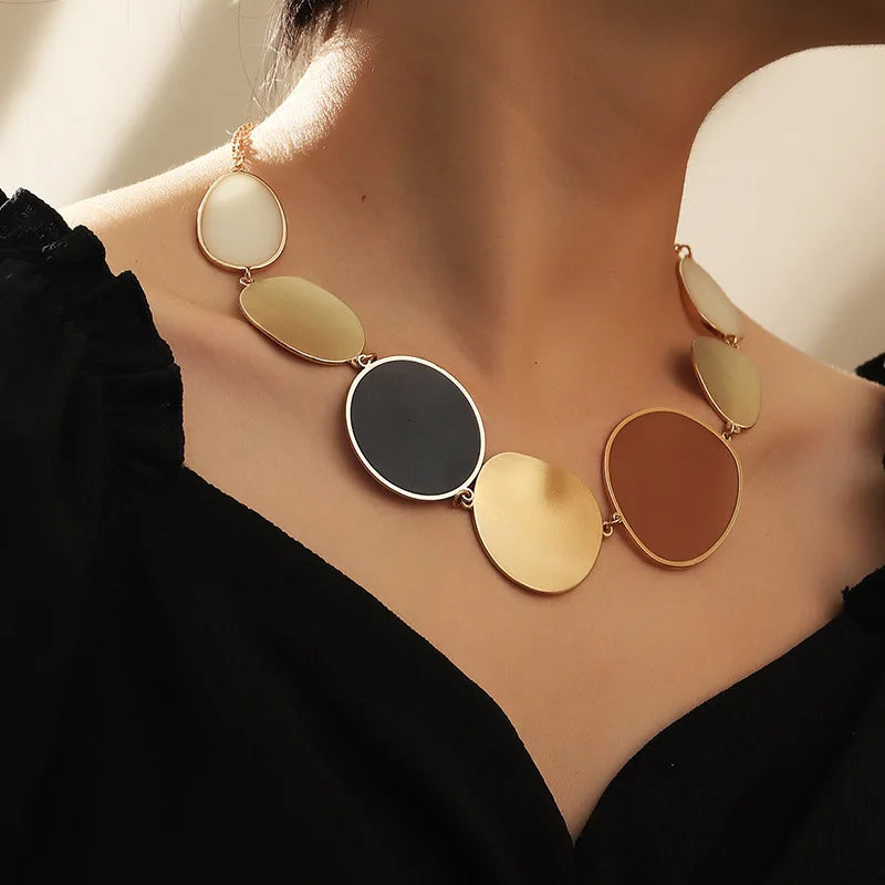 Irregular round necklace
