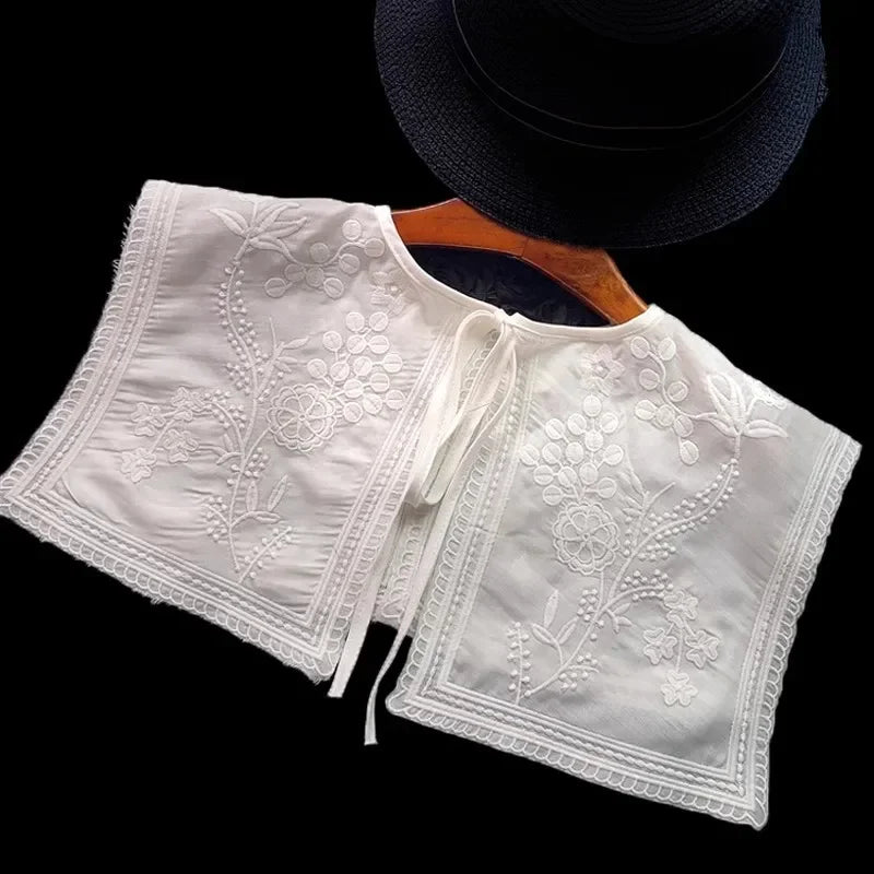 Lace detailed collar