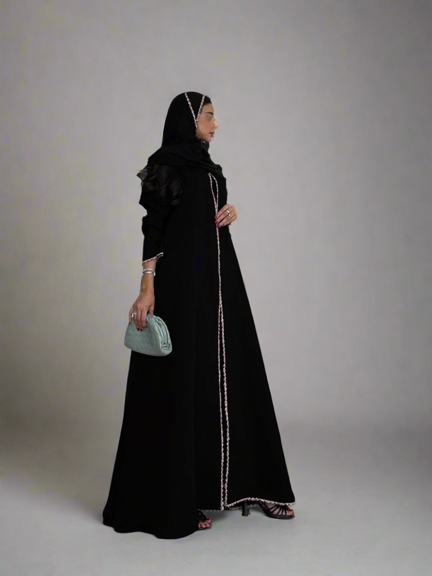 عباية مفتوحة مطرزة