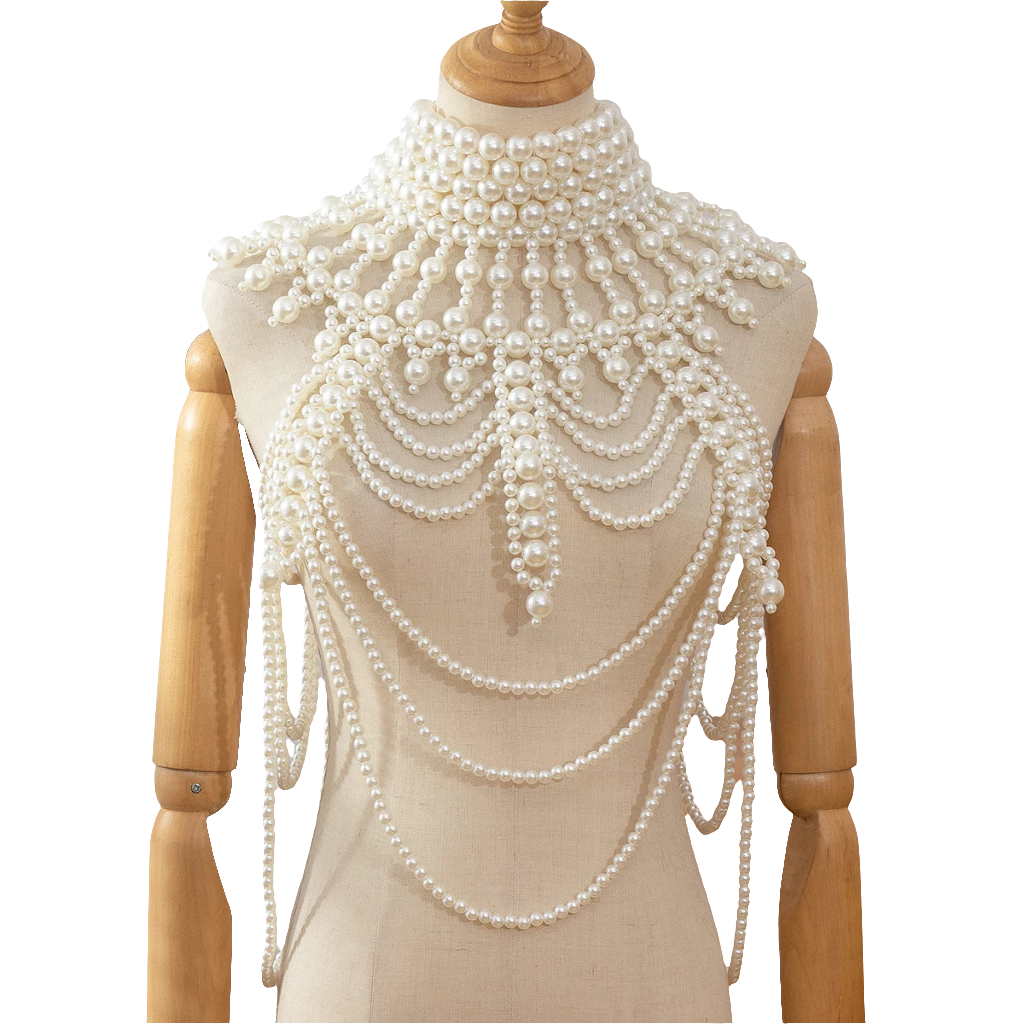 Dramatic pearl collar