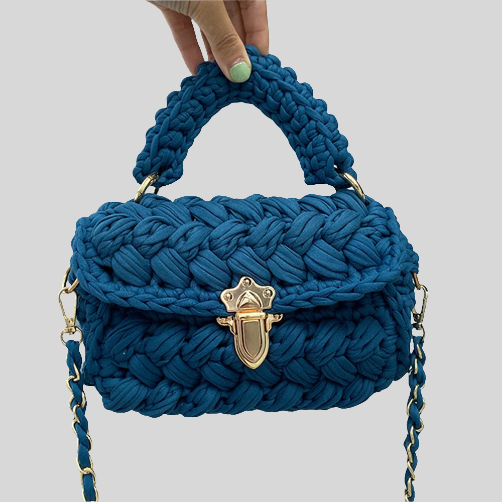 Chain flap shoulder bag