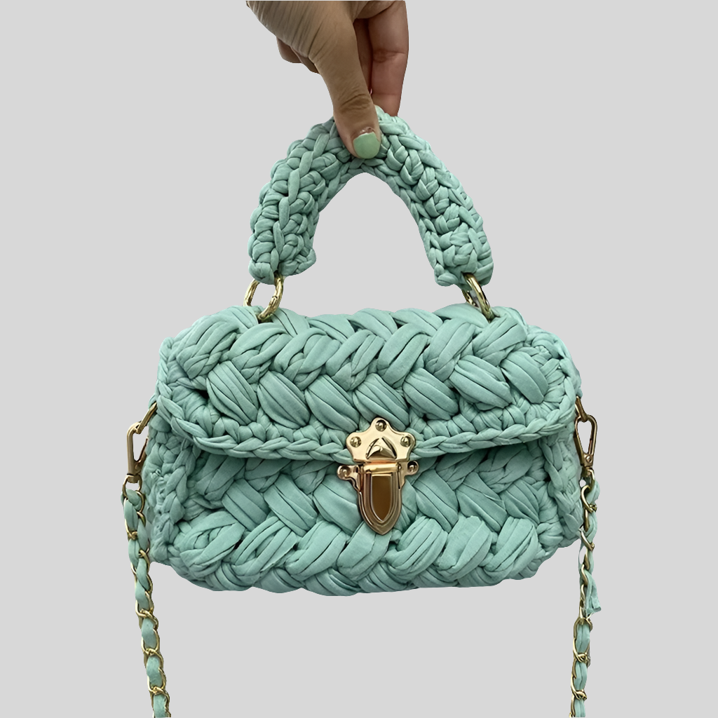Chain flap shoulder bag